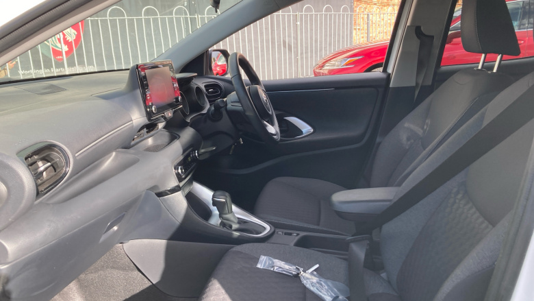 Toyota Yaris 1.5 Hybrid Design 5dr CVT Hybrid Hatchback